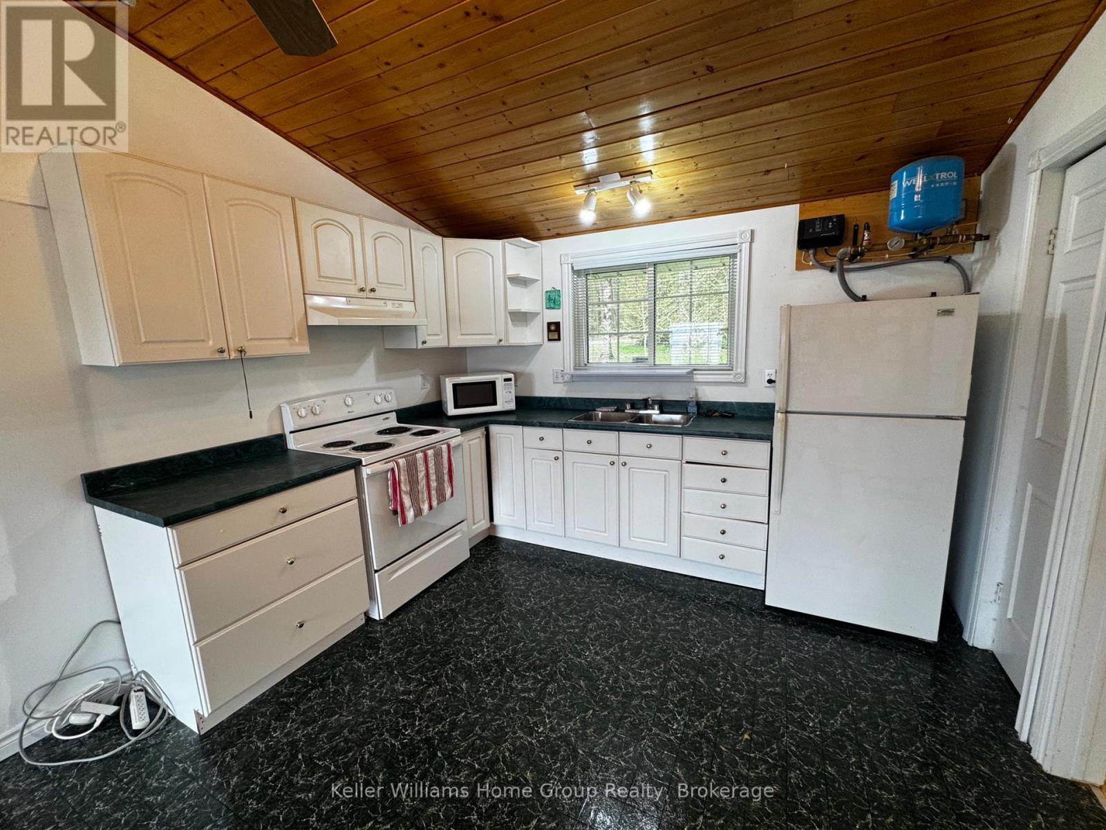48 Third Line, Centre Wellington, Ontario  N0B 2J0 - Photo 14 - X12128484