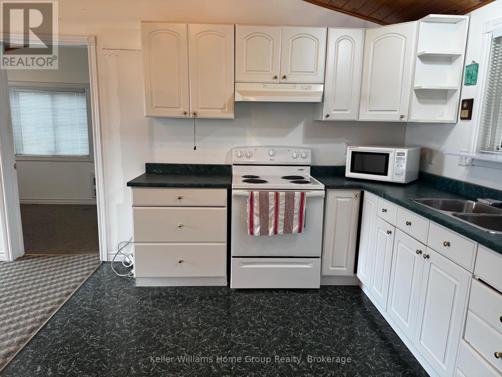 48 Third Line, Centre Wellington, Ontario  N0B 2J0 - Photo 16 - X12128484