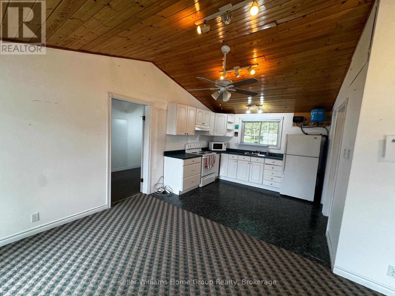 48 Third Line, Centre Wellington, Ontario  N0B 2J0 - Photo 18 - X12128484