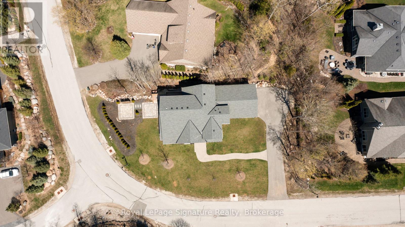 115 Rankin's Crescent, Blue Mountains, Ontario  N0H 2P0 - Photo 3 - X12128512