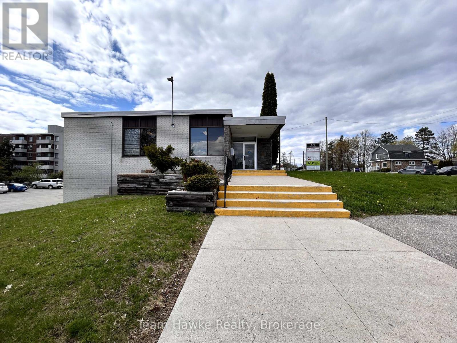 578 King Street, Midland, Ontario  L4R 4P3 - Photo 2 - S12128793