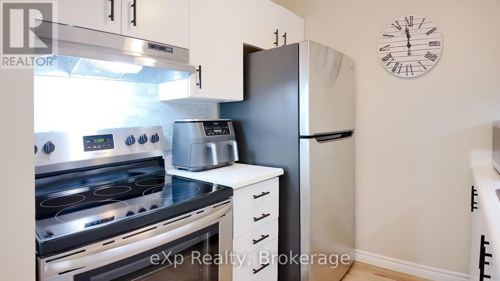 306 - 5 Valleyside Drive, Brockton, Ontario  N0G 2V0 - Photo 7 - X12128855