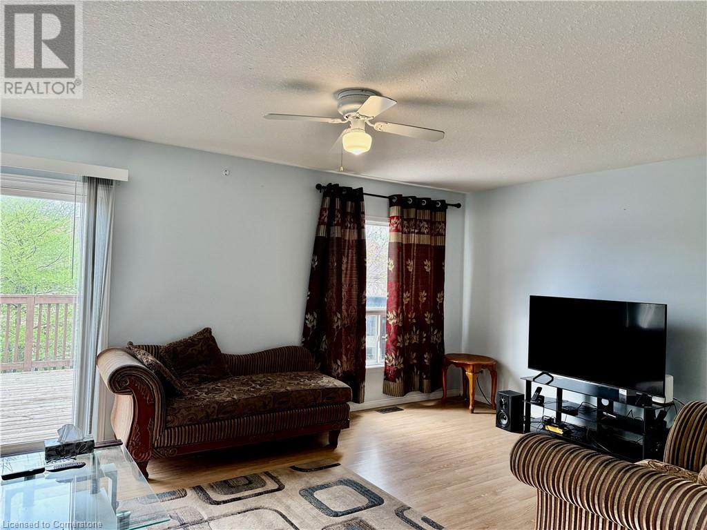 31 Reistview Street, Kitchener, Ontario  N2E 4H3 - Photo 5 - 40725526
