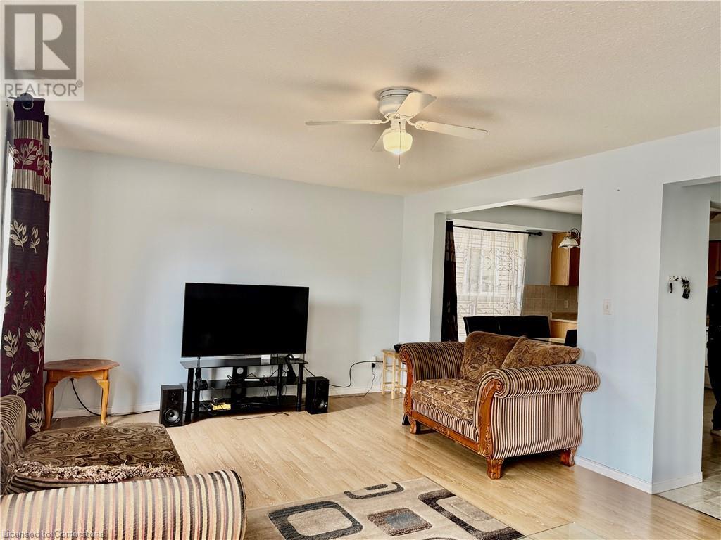 31 Reistview Street, Kitchener, Ontario  N2E 4H3 - Photo 6 - 40725526