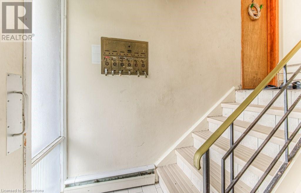 24 Cait Avenue, Kitchener, Ontario  N2C 1G4 - Photo 3 - 40719549