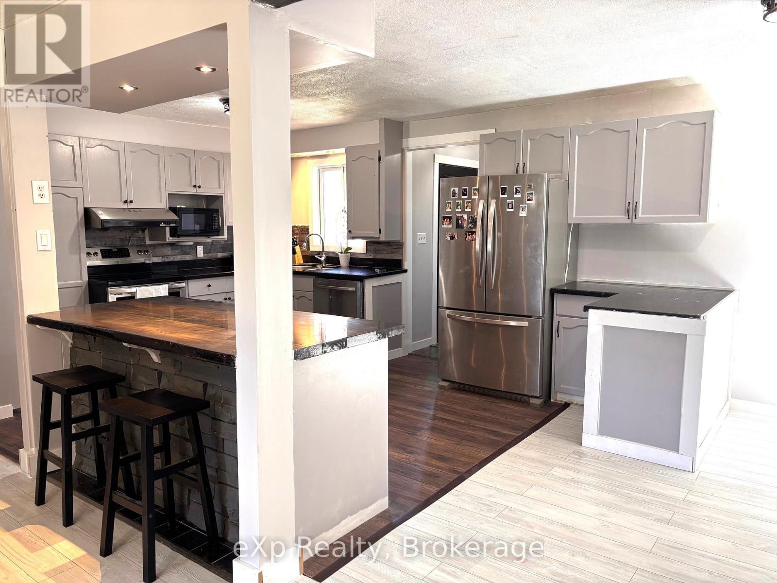572 Louisa Street, West Grey, Ontario  N0G 1C0 - Photo 14 - X12129479