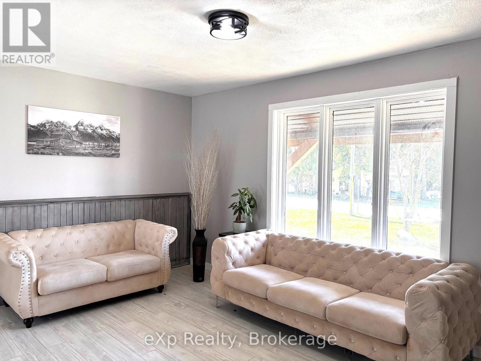 572 Louisa Street, West Grey, Ontario  N0G 1C0 - Photo 19 - X12129479