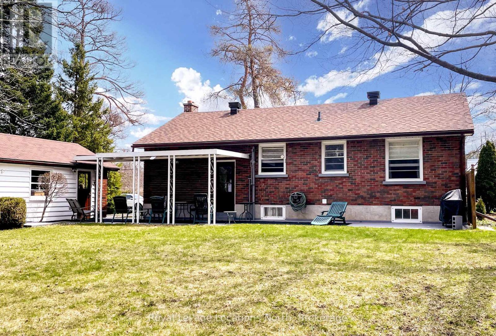 212 Kirkwood Drive, Clearview, Ontario  L0M 1S0 - Photo 12 - S12129549