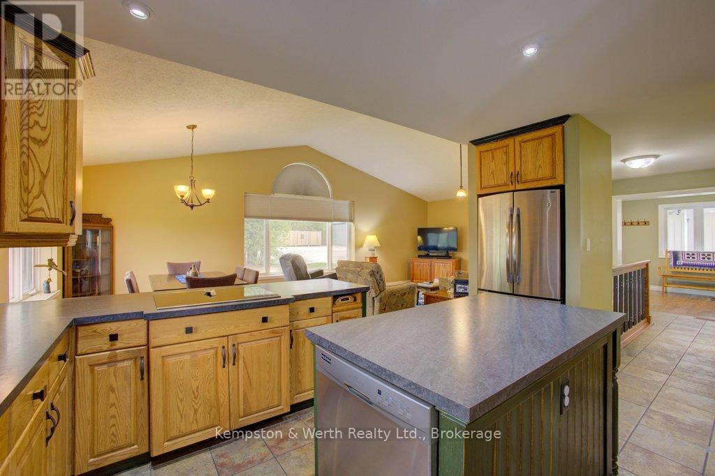 112 Old Bridge Road S, West Grey, Ontario  N4N 3B8 - Photo 11 - X12129544