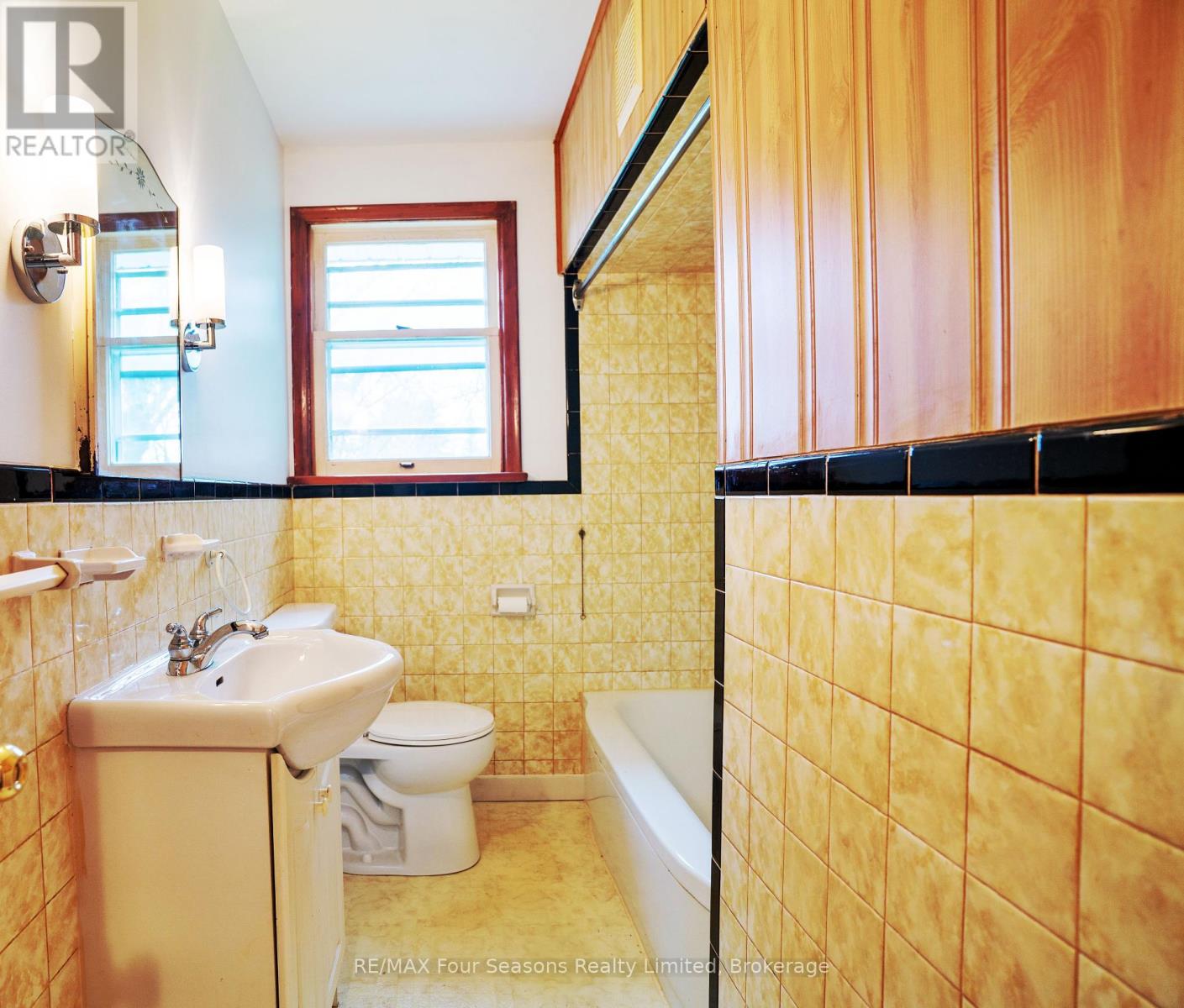 120 Charles Street W, Wellington North, Ontario  N0G 1A0 - Photo 12 - X12129603