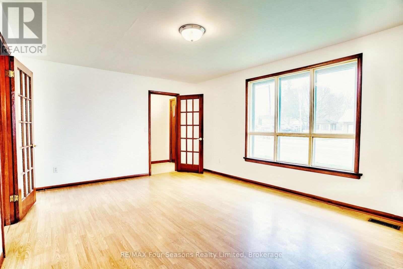 120 Charles Street W, Wellington North, Ontario  N0G 1A0 - Photo 5 - X12129603