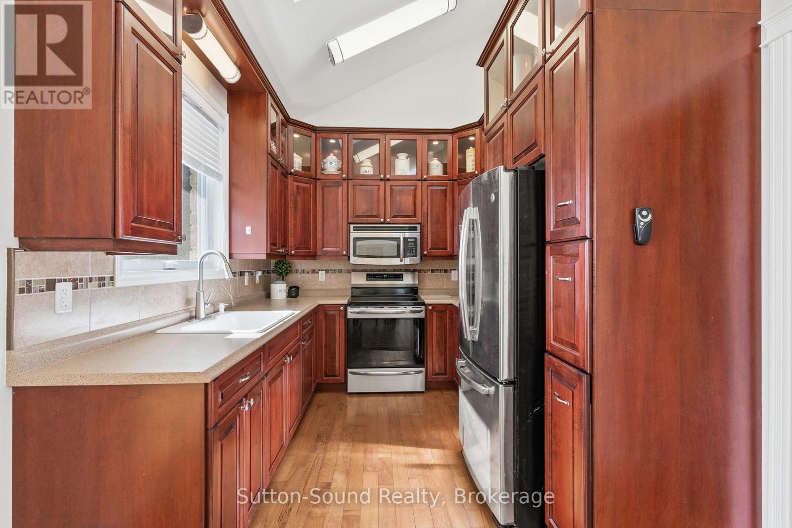 339605 Presqu'ile Road, Georgian Bluffs, Ontario  N0H 1S0 - Photo 12 - X12129641