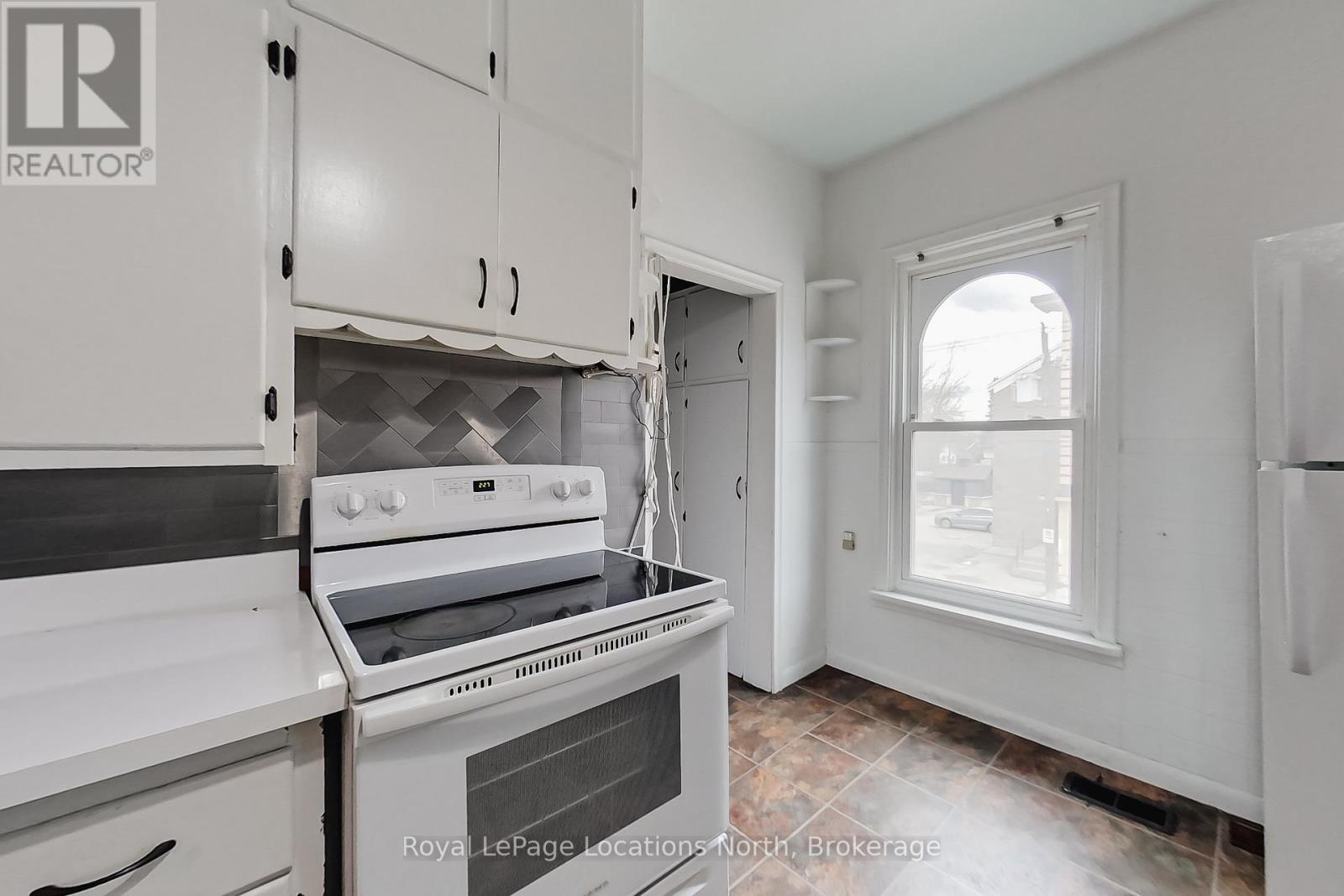 9 Collingwood Street W, Meaford, Ontario  N4L 1N8 - Photo 11 - X12129963