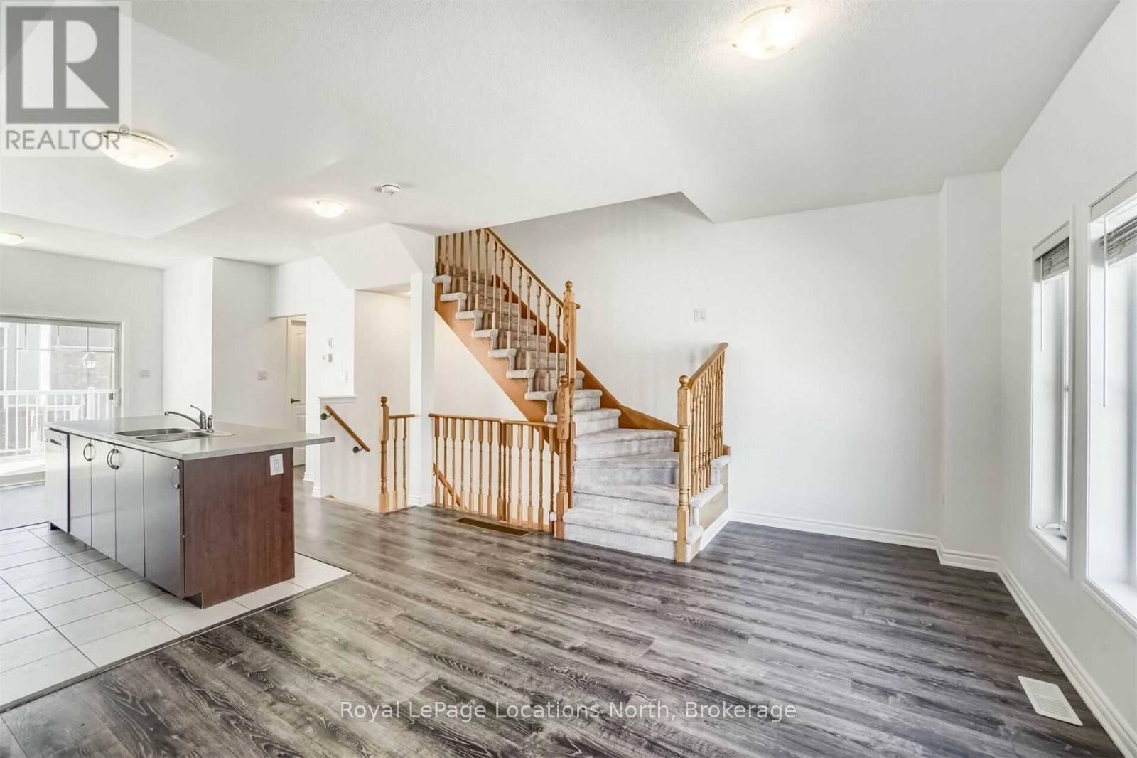 152 Village Gate Drive, Wasaga Beach, Ontario  L9Z 0J7 - Photo 11 - S12130390