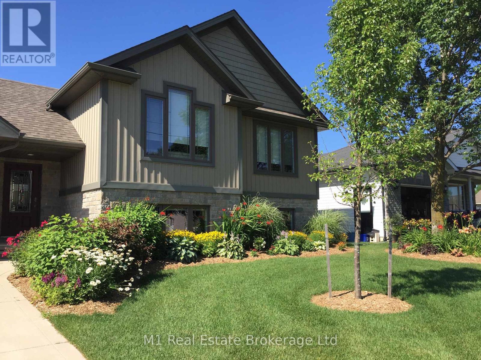 781 Princess Street, Wellington North, Ontario  N0G 2L3 - Photo 3 - X12130682