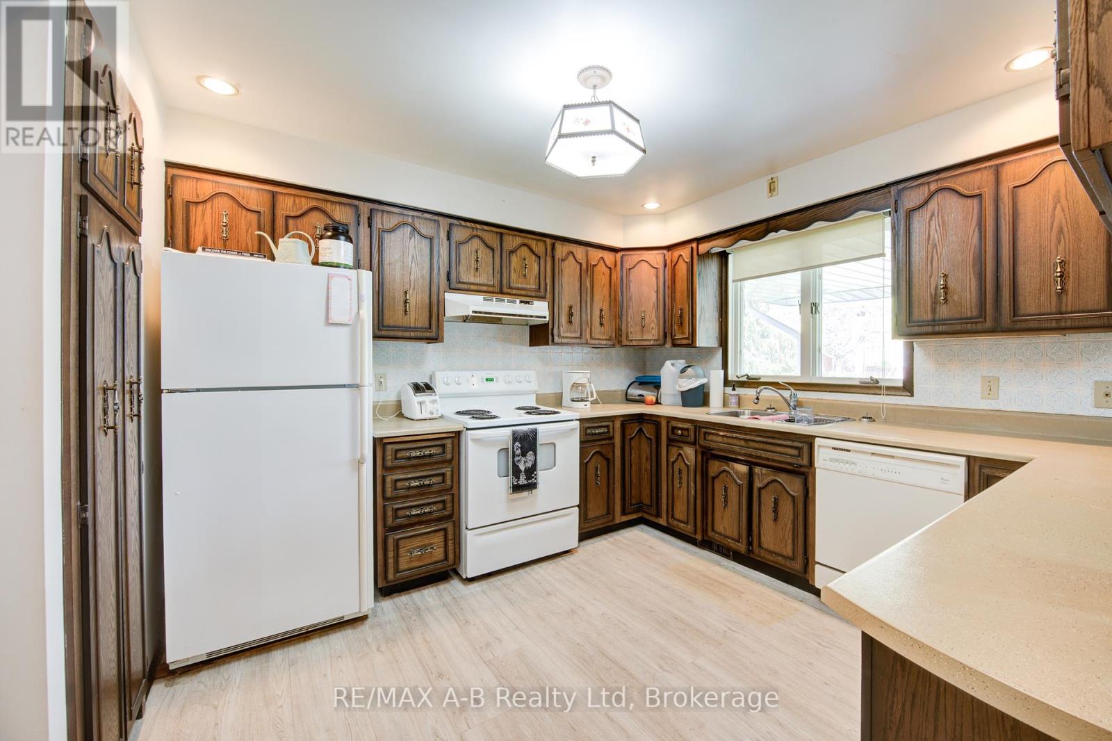 99 Woodstock Street N, East Zorra-Tavistock, Ontario  N0B 2R0 - Photo 18 - X12130918