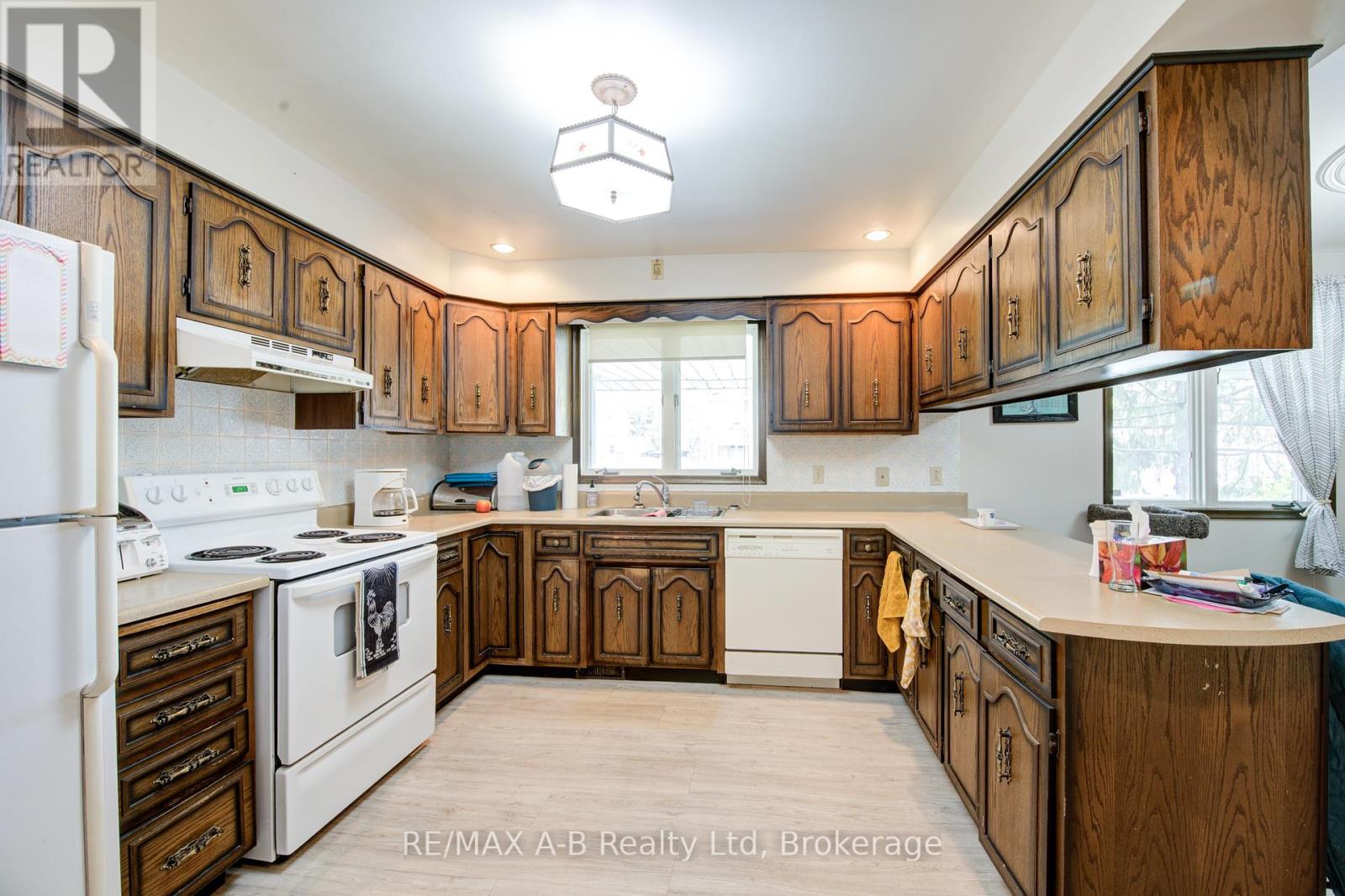 99 Woodstock Street N, East Zorra-Tavistock, Ontario  N0B 2R0 - Photo 19 - X12130918