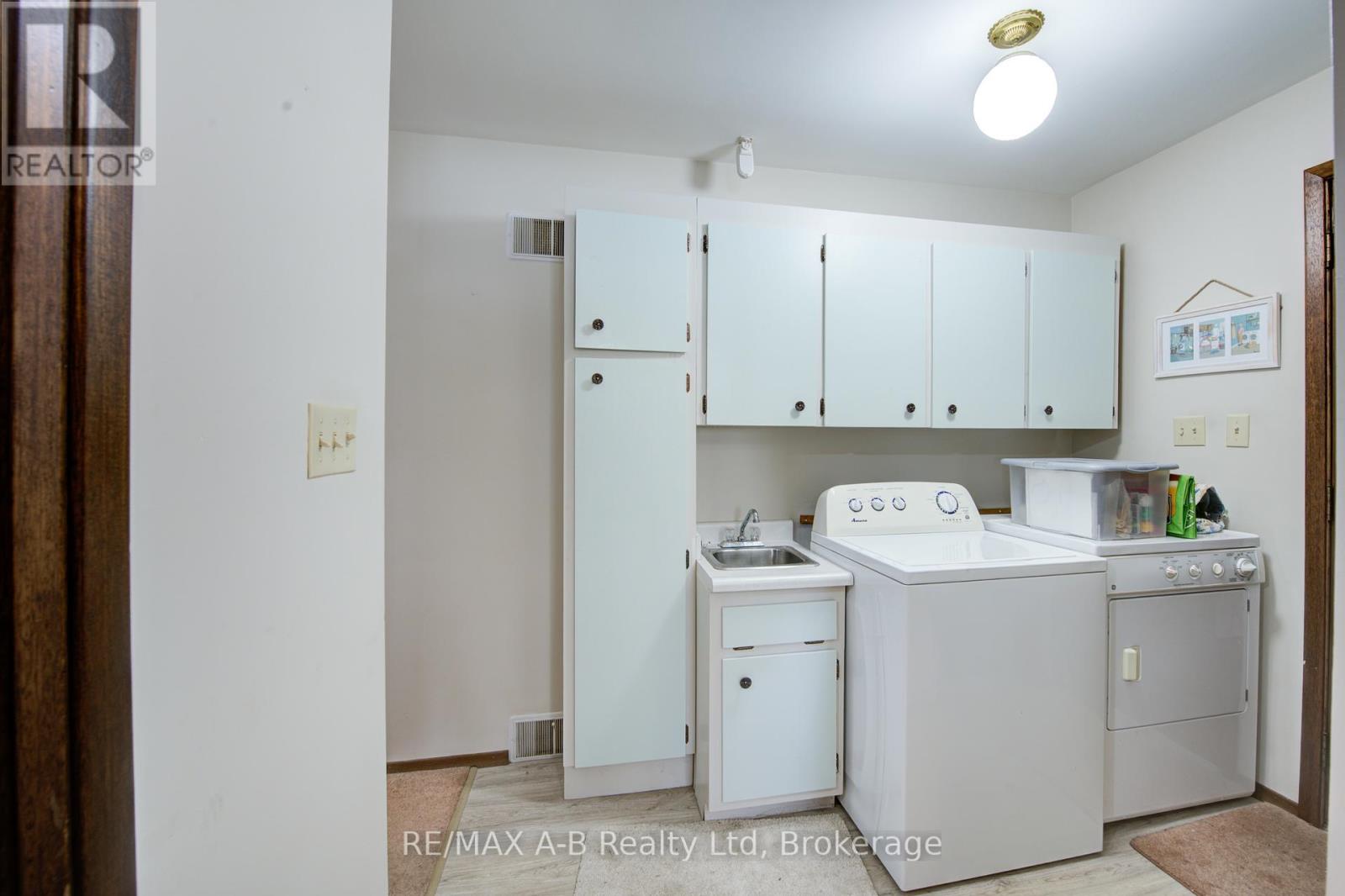 99 Woodstock Street N, East Zorra-Tavistock, Ontario  N0B 2R0 - Photo 21 - X12130918