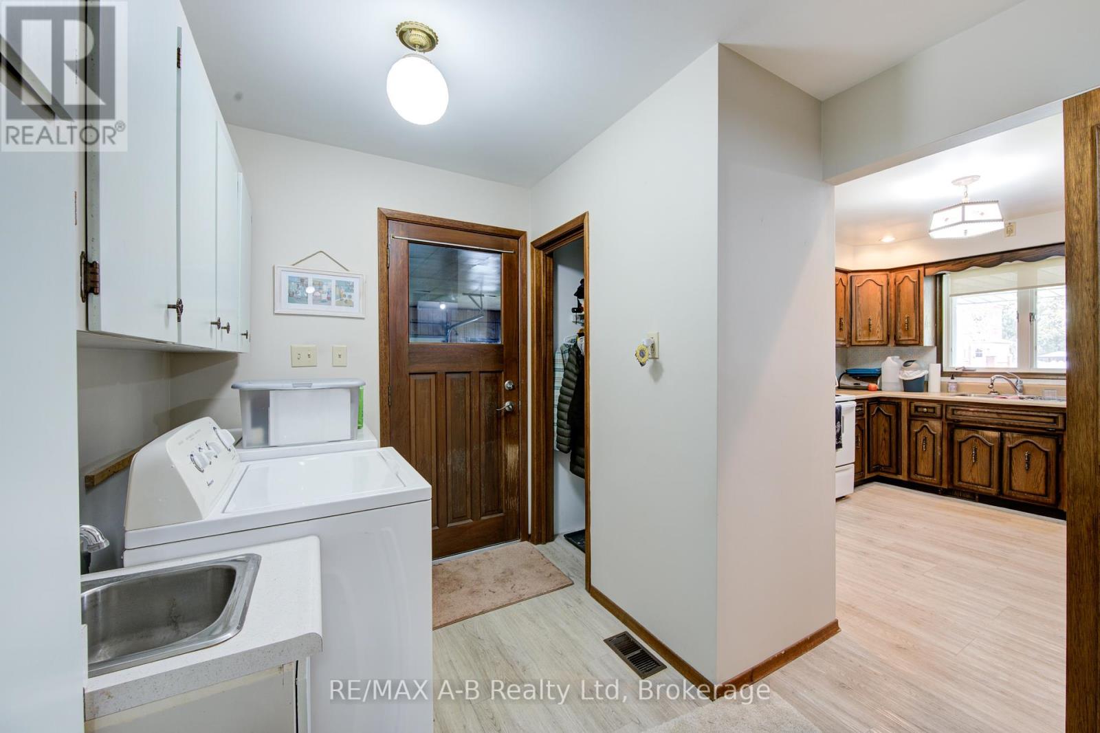 99 Woodstock Street N, East Zorra-Tavistock, Ontario  N0B 2R0 - Photo 22 - X12130918