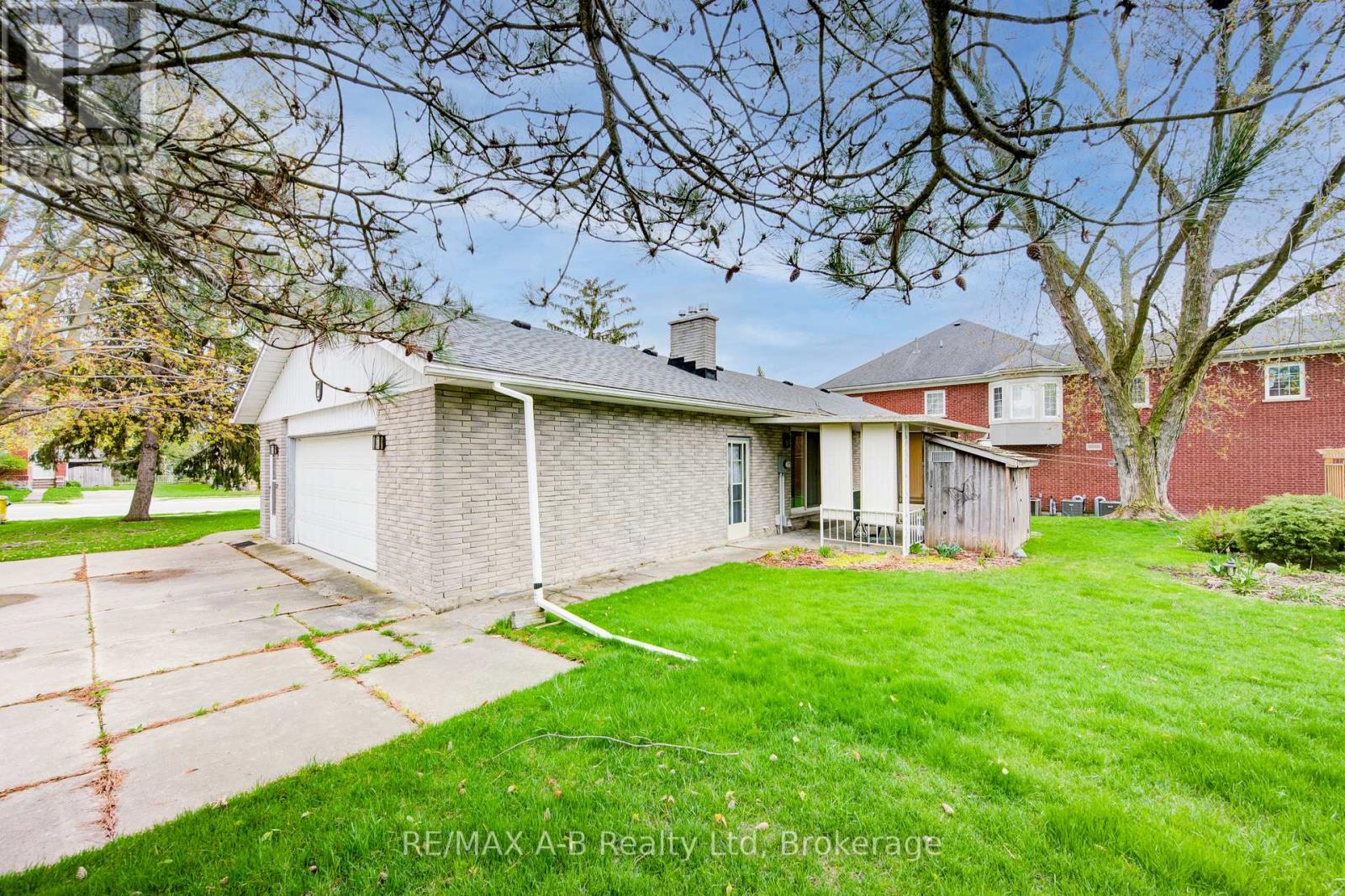 99 Woodstock Street N, East Zorra-Tavistock, Ontario  N0B 2R0 - Photo 4 - X12130918