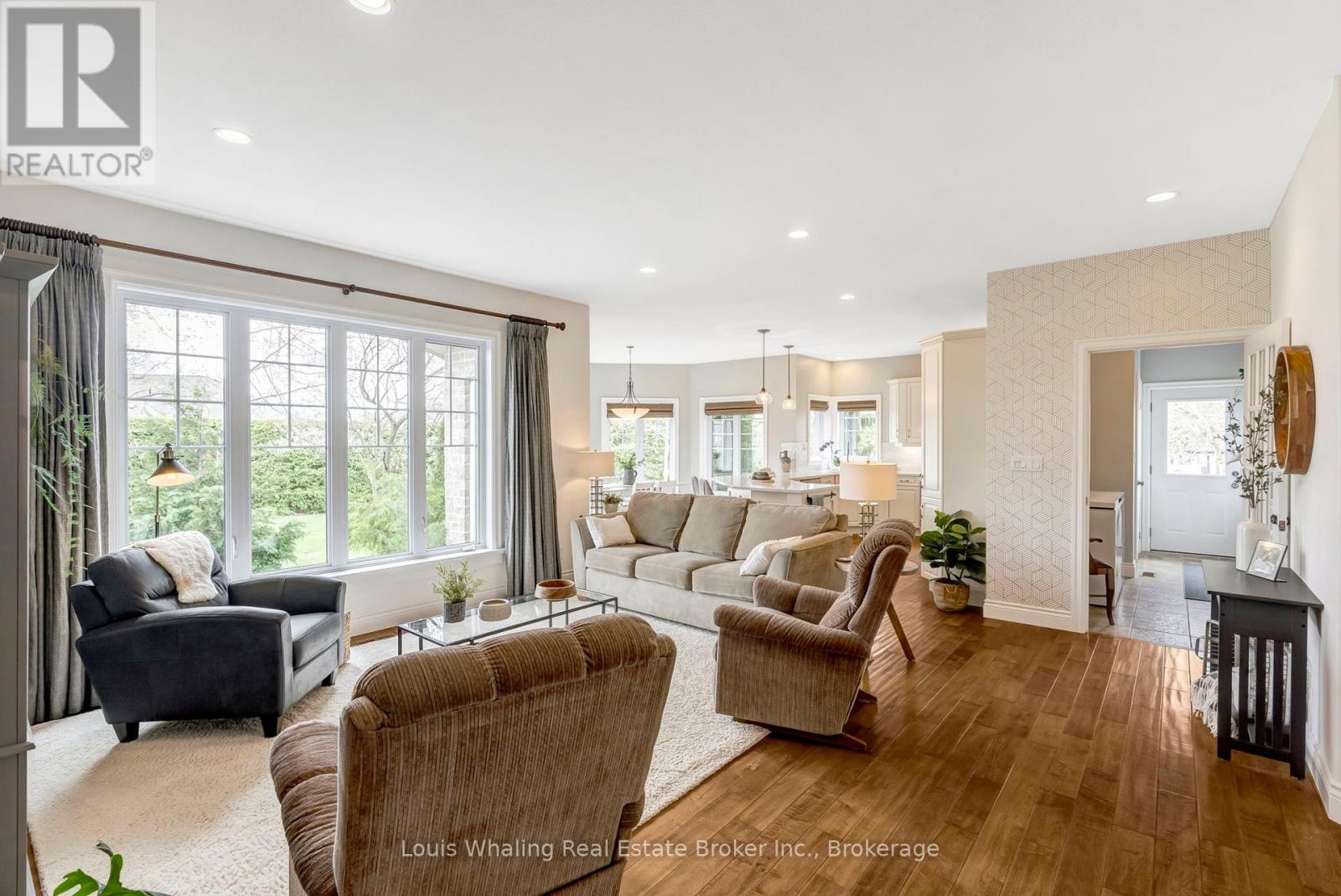 107 12th Avenue, Hanover, Ontario  N4N 3T9 - Photo 4 - X12130958