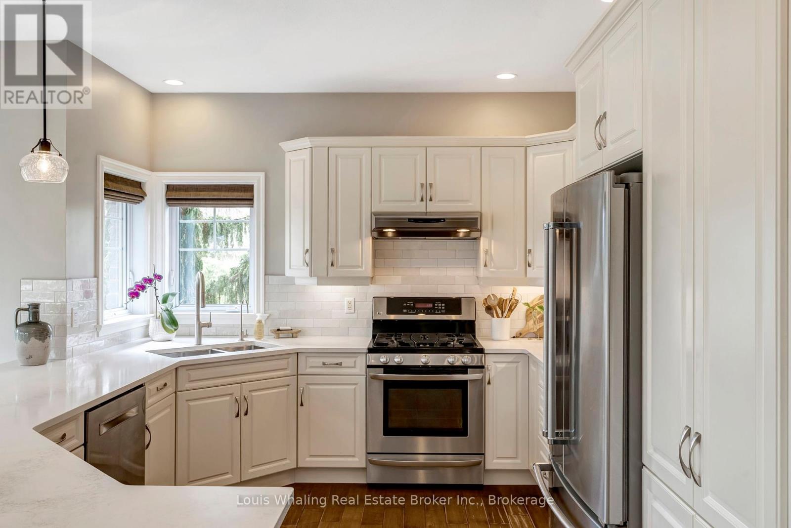 107 12th Avenue, Hanover, Ontario  N4N 3T9 - Photo 8 - X12130958