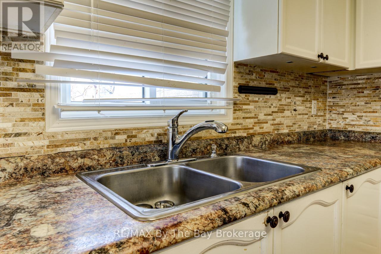 12 Acorn Crescent, Wasaga Beach, Ontario  L9Z 1L6 - Photo 21 - S12131054