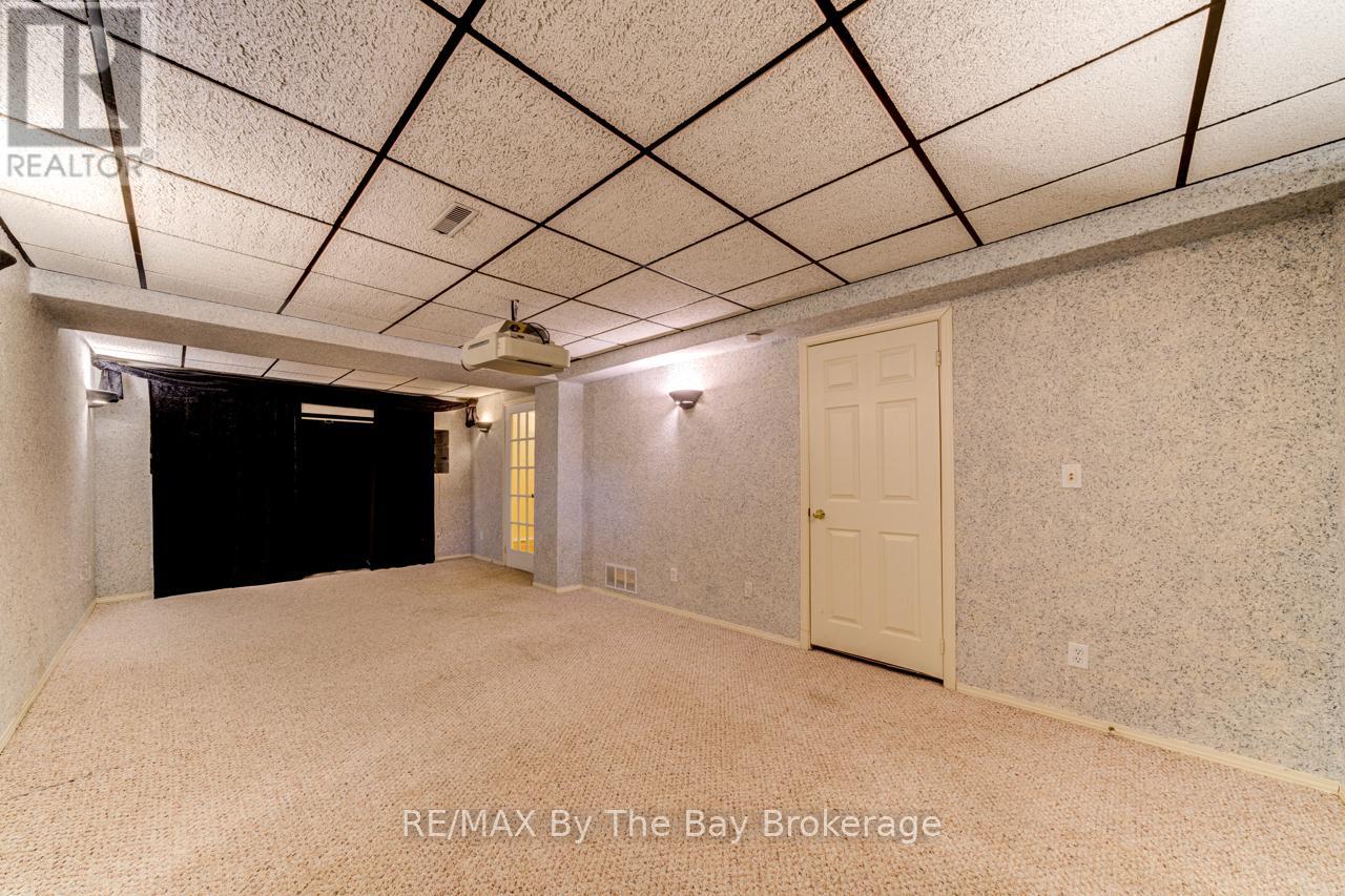 12 Acorn Crescent, Wasaga Beach, Ontario  L9Z 1L6 - Photo 34 - S12131054