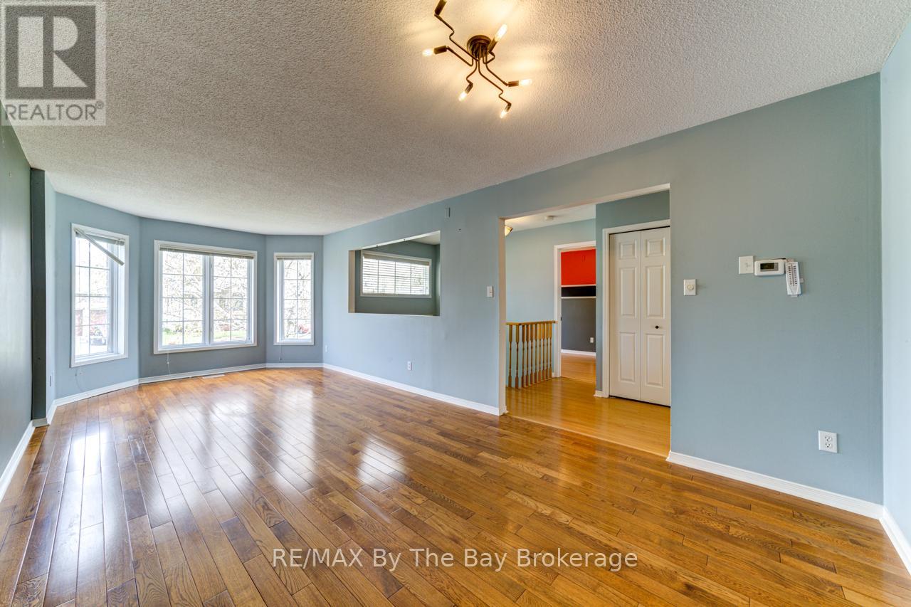 12 Acorn Crescent, Wasaga Beach, Ontario  L9Z 1L6 - Photo 9 - S12131054