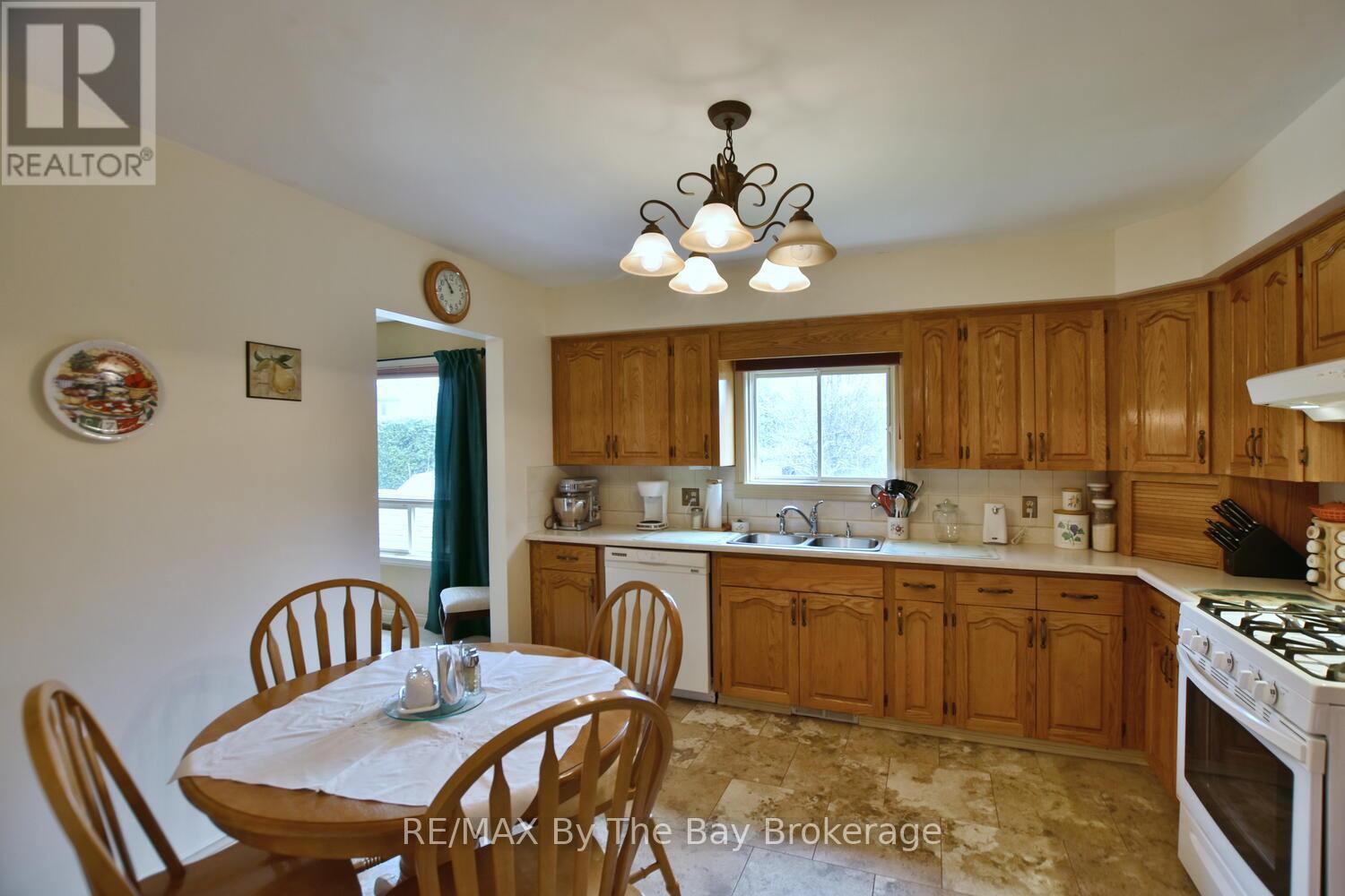 15 Innisbrook Drive, Wasaga Beach, Ontario  L9Z 1G3 - Photo 11 - S12131572