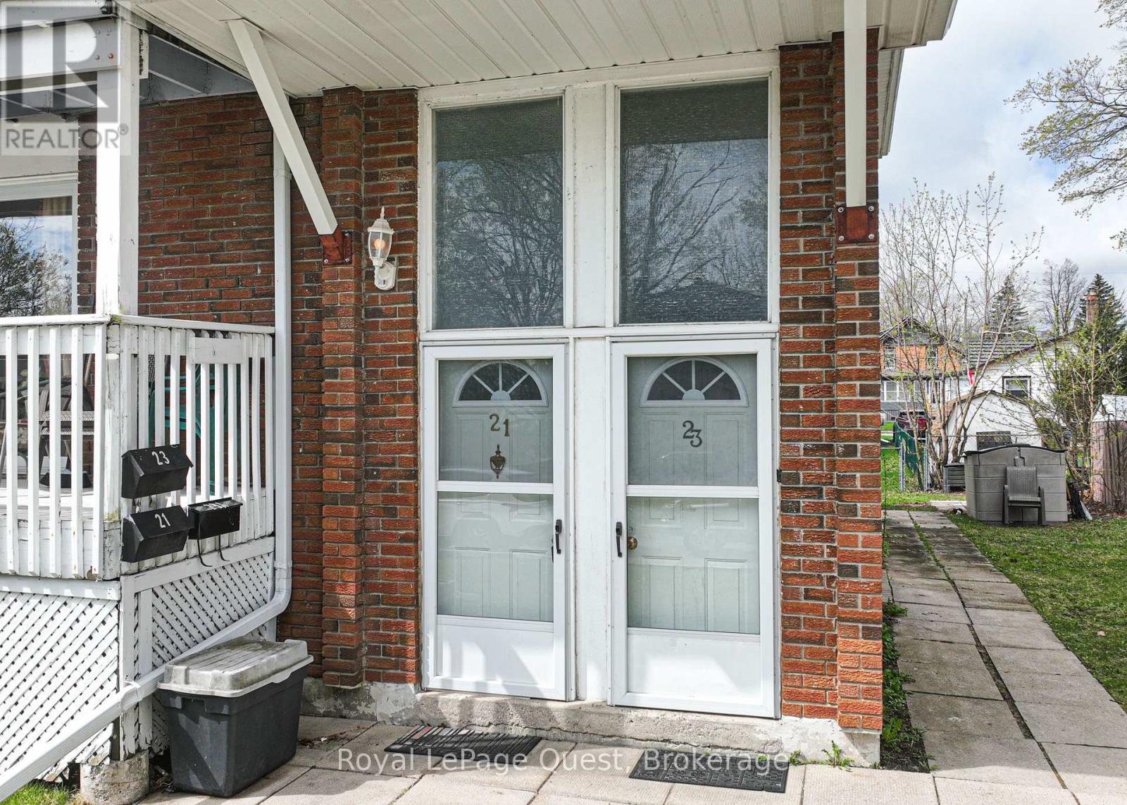 21 King's Court, Orillia, Ontario  L3V 6S3 - Photo 2 - S12132327