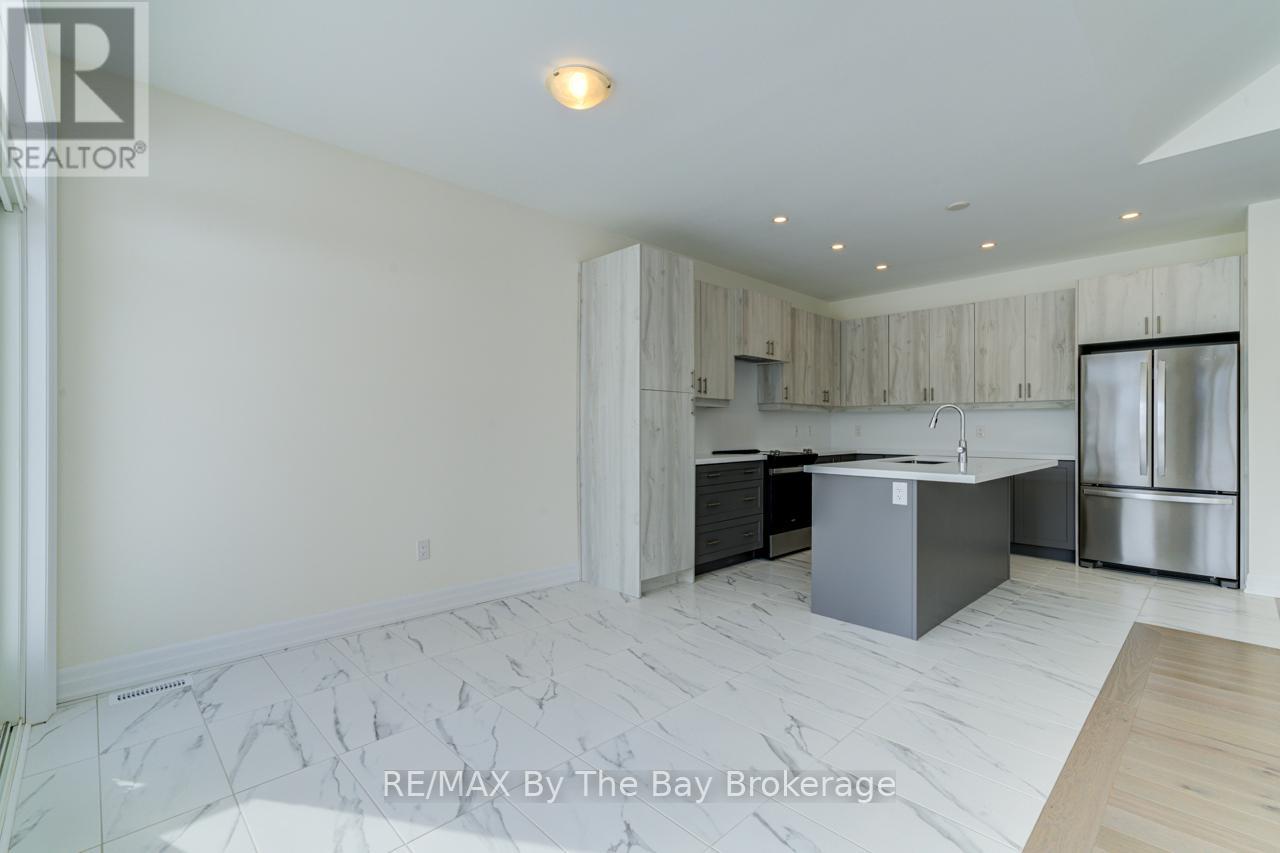190 Mapleside Drive, Wasaga Beach, Ontario  L9Z 0L4 - Photo 10 - S12132377
