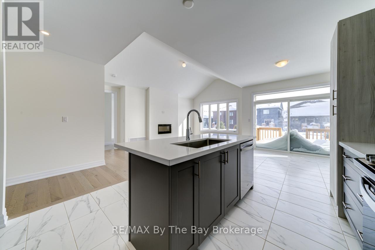 190 Mapleside Drive, Wasaga Beach, Ontario  L9Z 0L4 - Photo 15 - S12132377