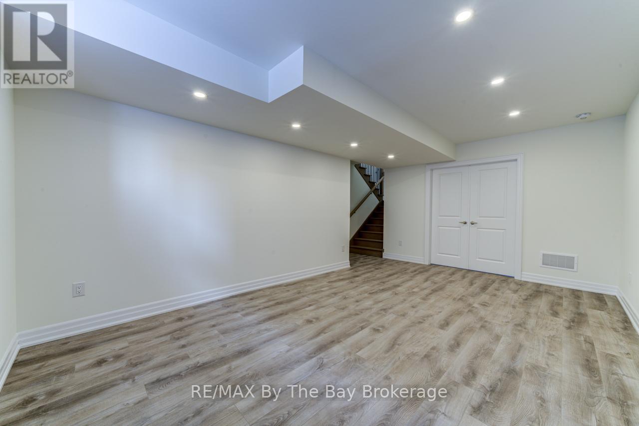 190 Mapleside Drive, Wasaga Beach, Ontario  L9Z 0L4 - Photo 25 - S12132377