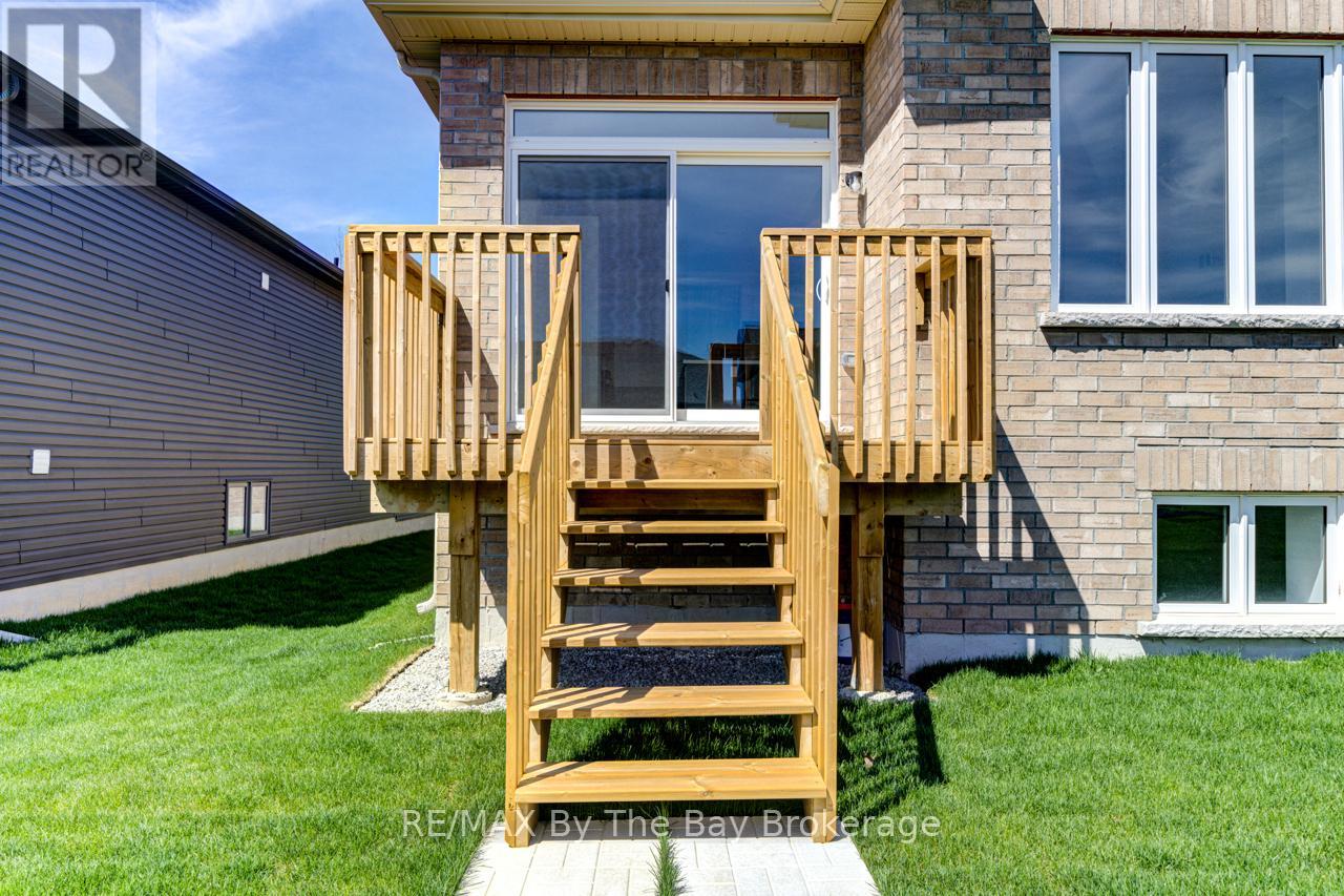 190 Mapleside Drive, Wasaga Beach, Ontario  L9Z 0L4 - Photo 34 - S12132377