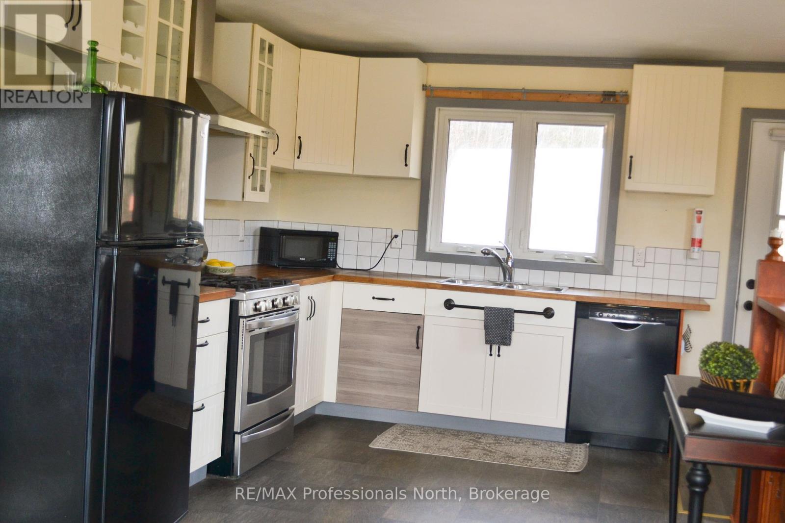 4043 Highway 60, Algonquin Highlands, Ontario  P0A 1H0 - Photo 18 - X12132758
