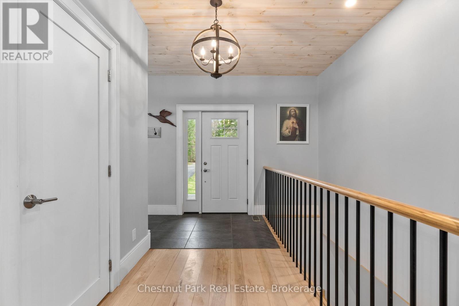 86 Bowyer Road, Huntsville, Ontario  P1H 2J4 - Photo 5 - X12133018