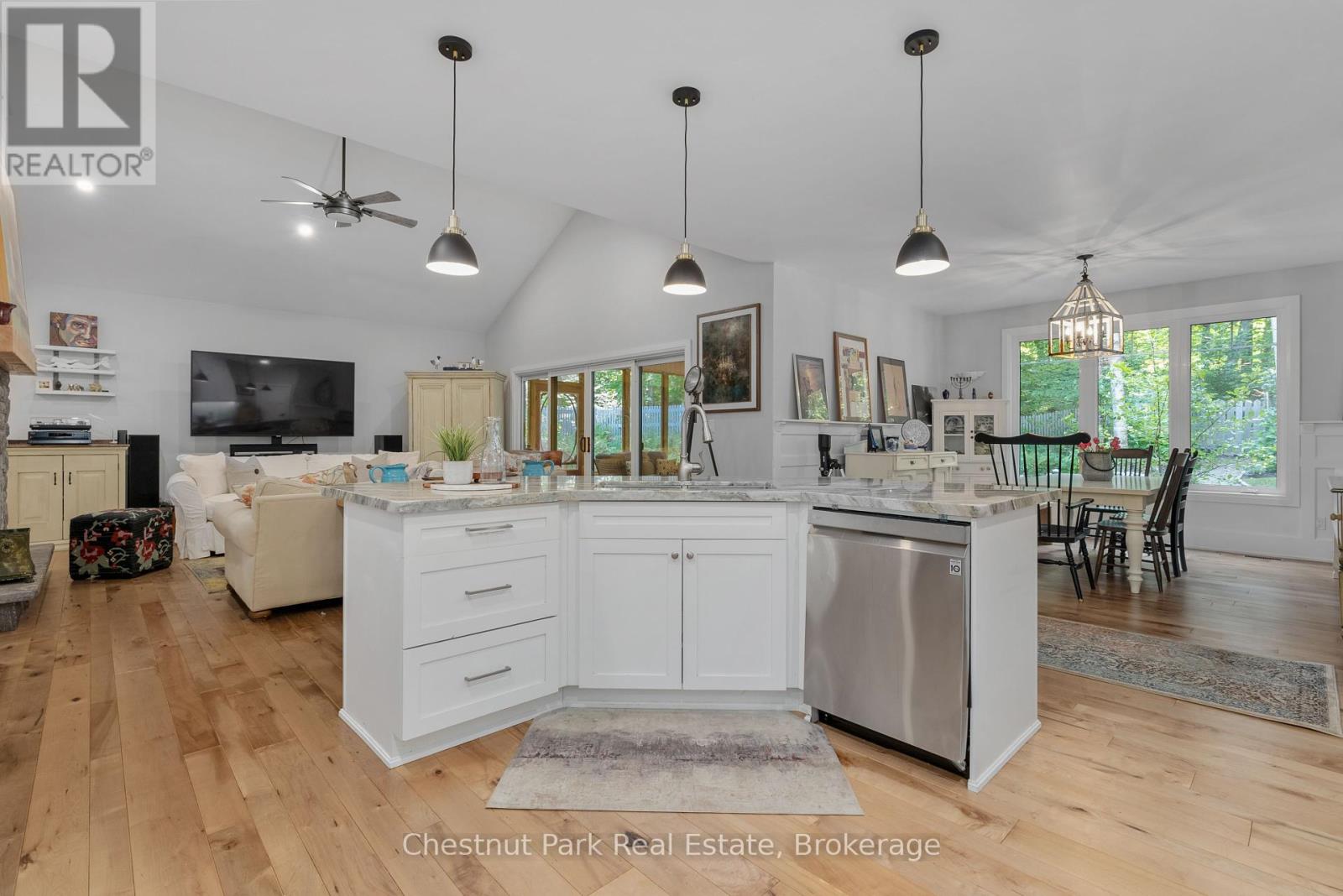 170 Springfield Road, Huntsville, Ontario  P1H 0H8 - Photo 15 - X12133032