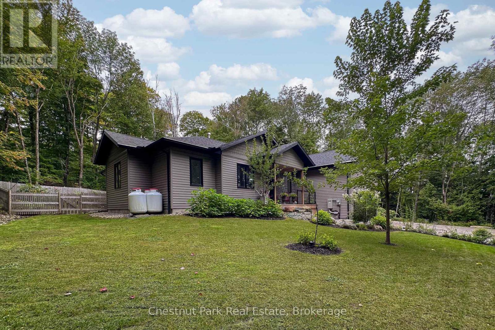 170 Springfield Road, Huntsville, Ontario  P1H 0H8 - Photo 2 - X12133032