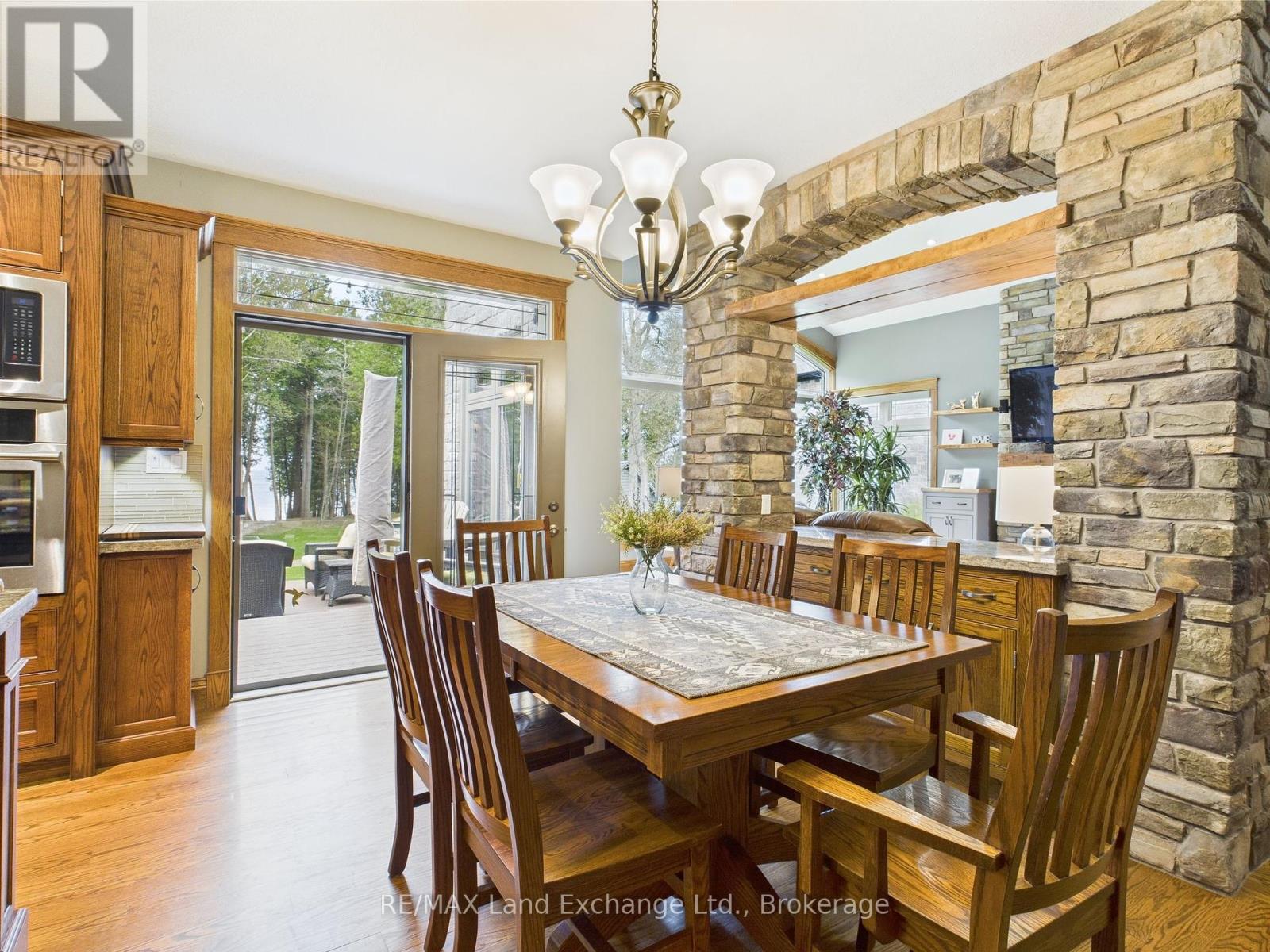 195 Birchwood Avenue, Kincardine, Ontario  N0G 2T0 - Photo 12 - X12133249