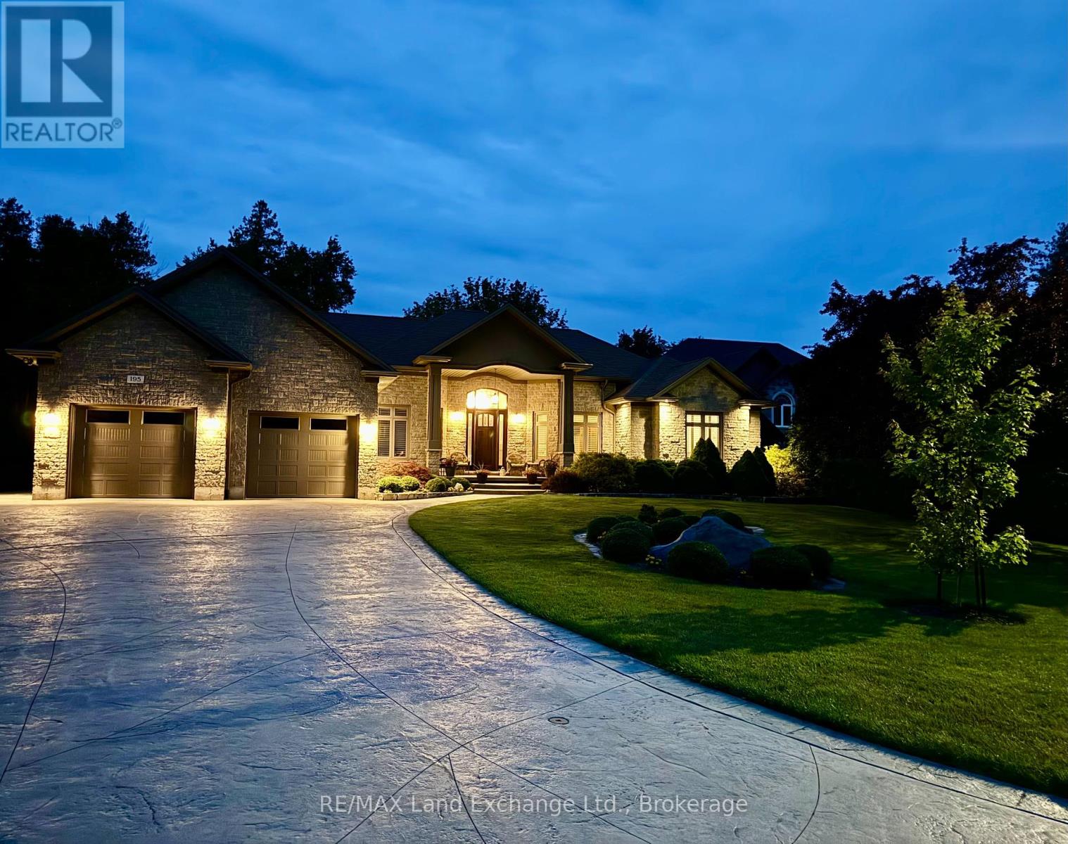 195 Birchwood Avenue, Kincardine, Ontario  N0G 2T0 - Photo 2 - X12133249