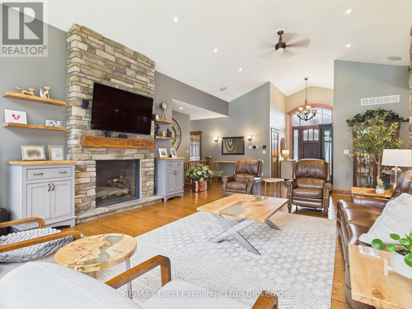 195 Birchwood Avenue, Kincardine, Ontario  N0G 2T0 - Photo 9 - X12133249