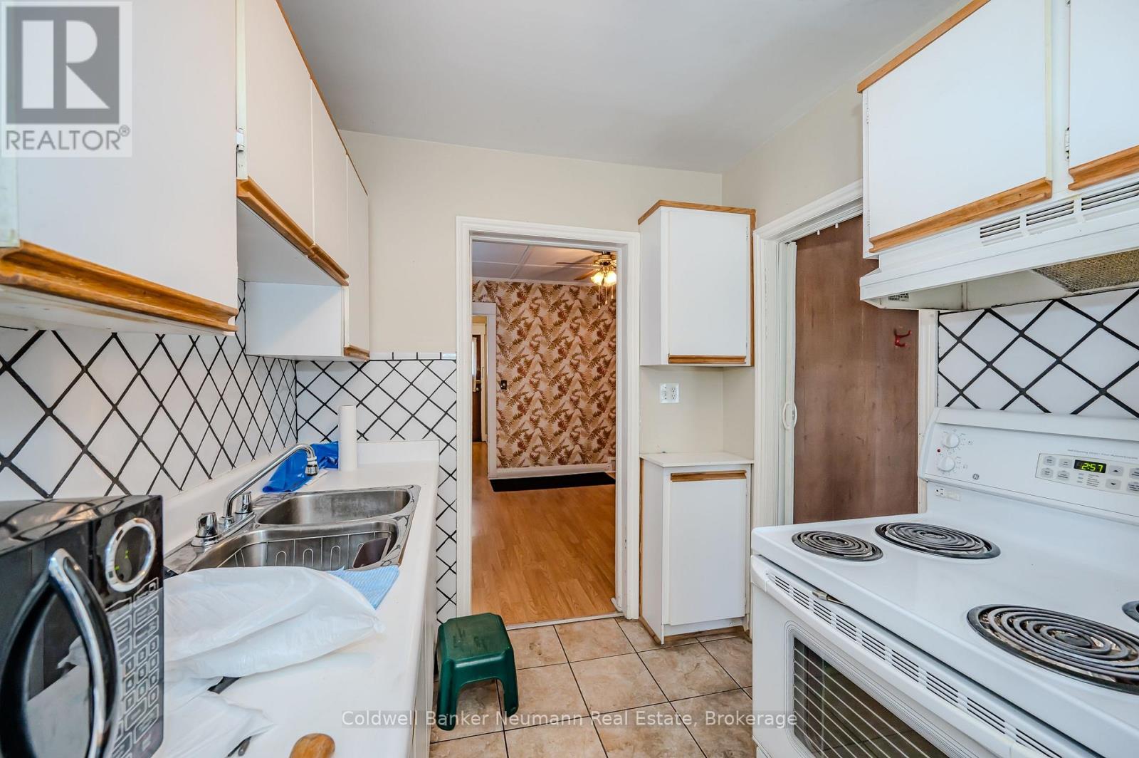 25 Blandford Street, Toronto, Ontario  M6E 3A6 - Photo 14 - C12133319