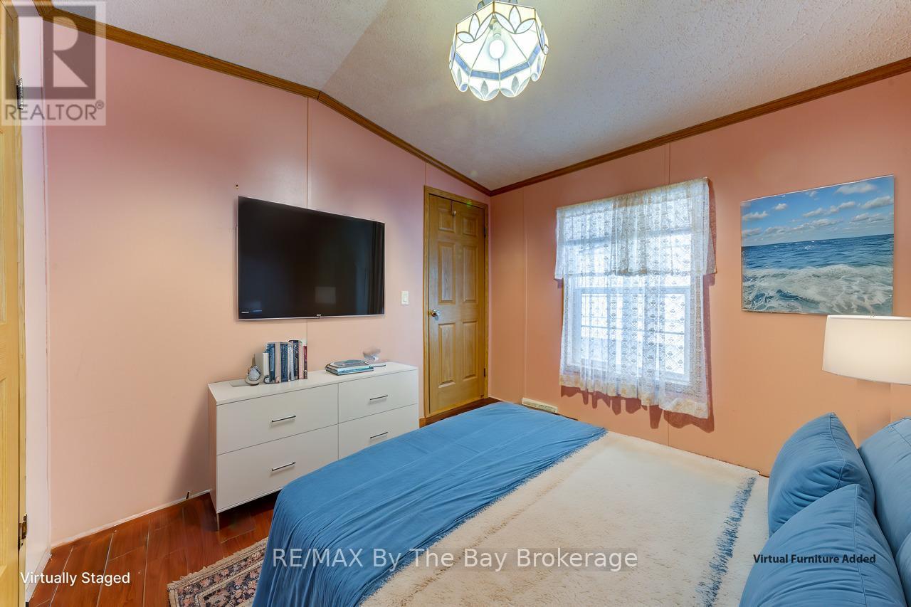 60 Topaz Street, Wasaga Beach, Ontario  L9Z 1X7 - Photo 12 - S12133381