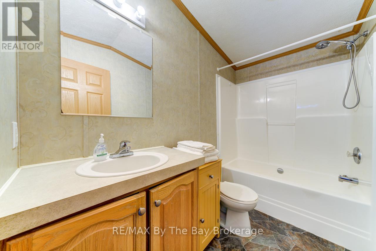 60 Topaz Street, Wasaga Beach, Ontario  L9Z 1X7 - Photo 26 - S12133381