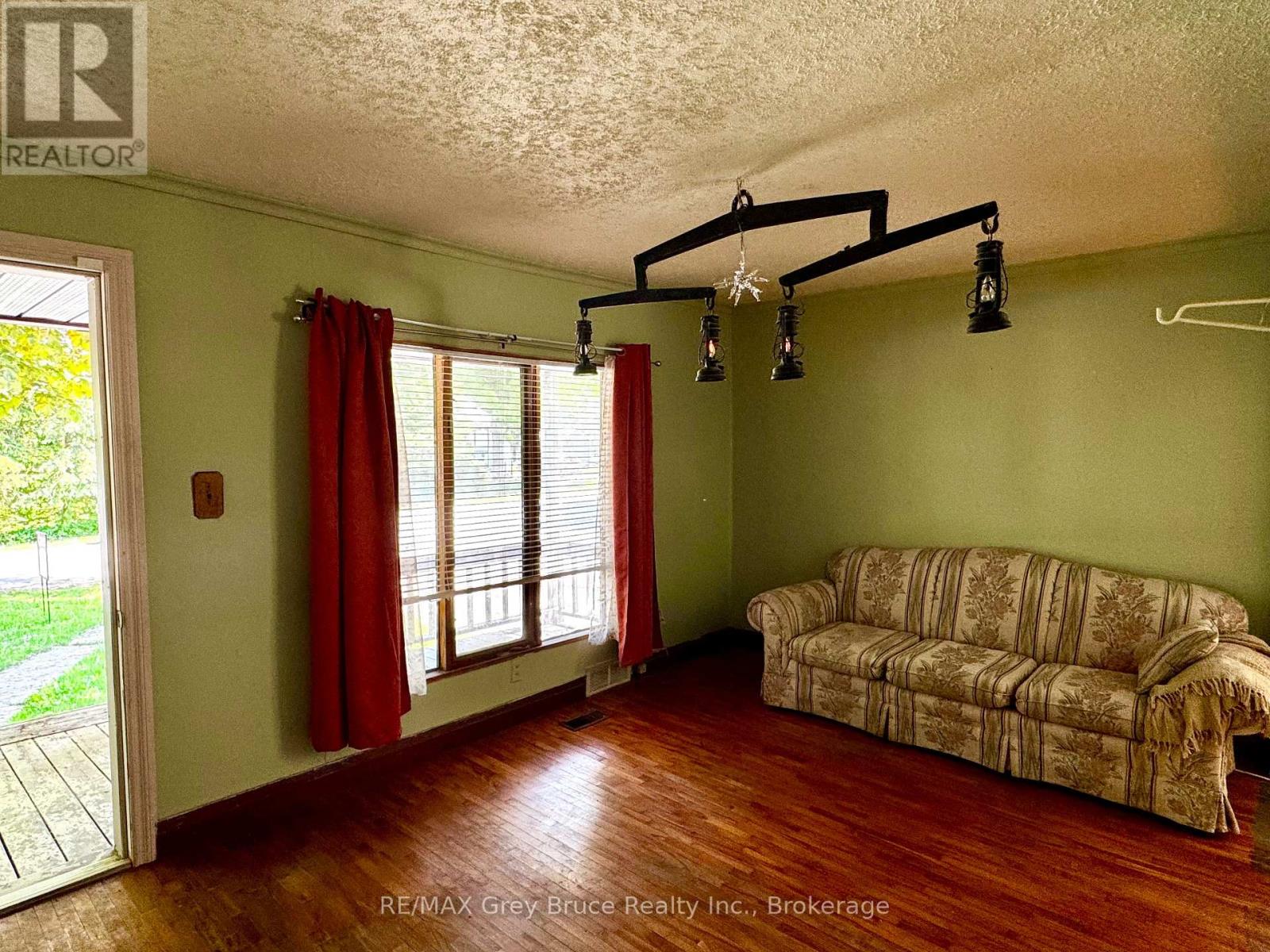 2496 6th Avenue W, Owen Sound, Ontario  N4K 5J6 - Photo 3 - X12133299