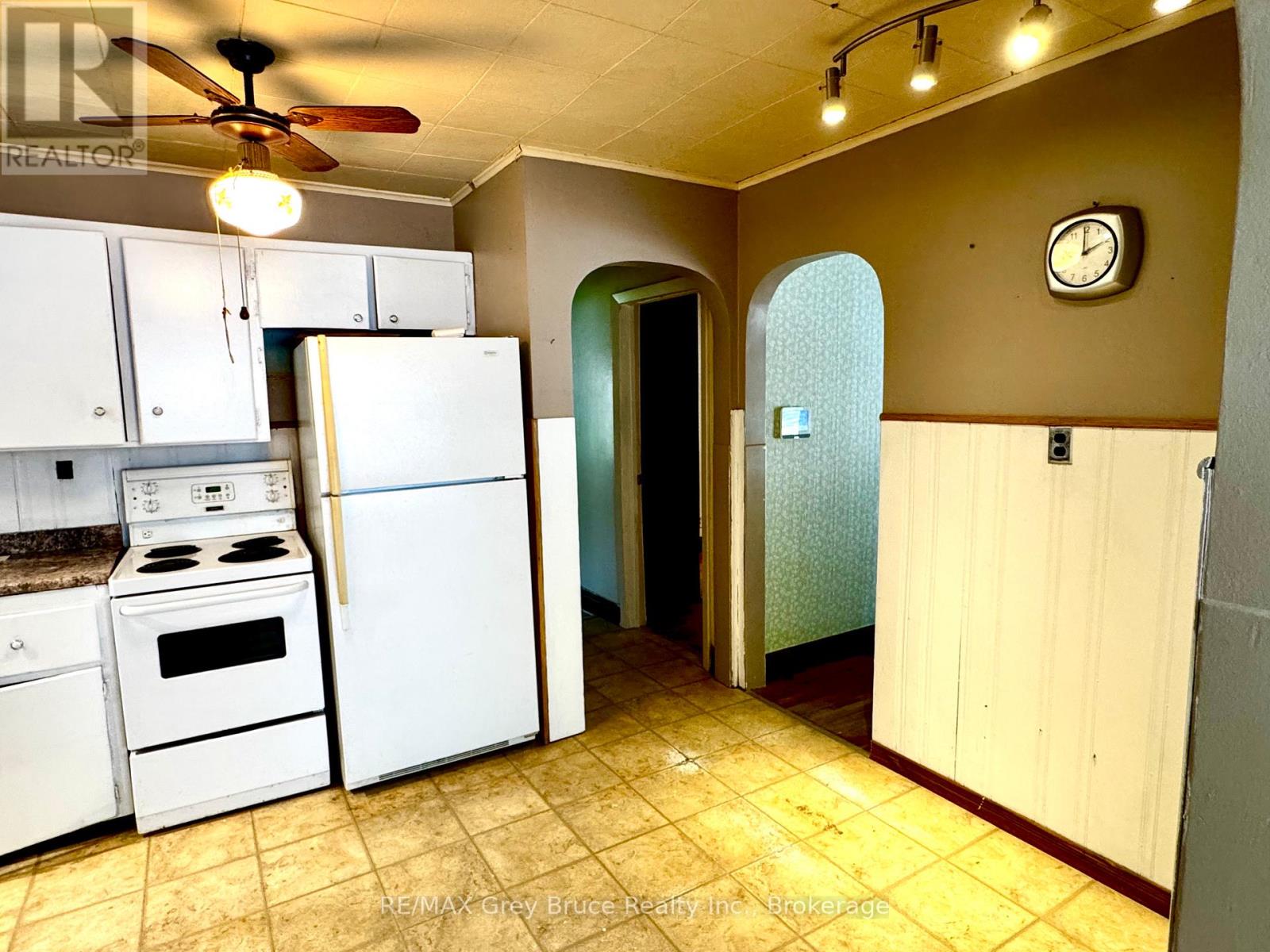 2496 6th Avenue W, Owen Sound, Ontario  N4K 5J6 - Photo 6 - X12133299