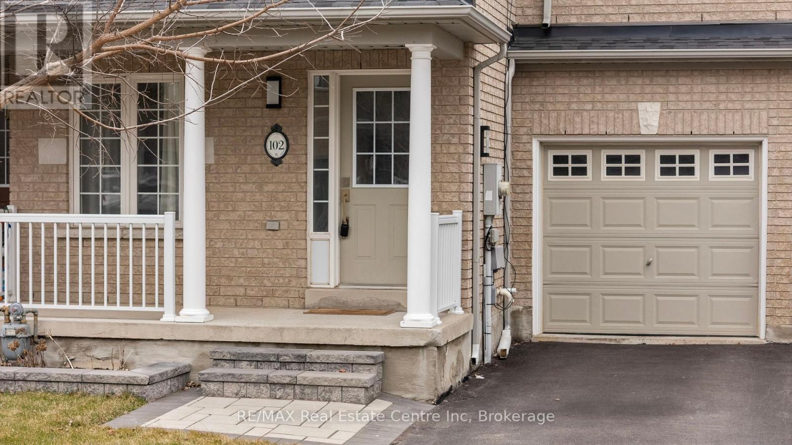 102 Gail Parks Crescent, Newmarket, Ontario  L3X 3C1 - Photo 2 - N12134028