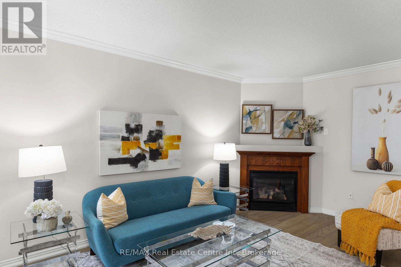 102 Gail Parks Crescent, Newmarket, Ontario  L3X 3C1 - Photo 4 - N12134028