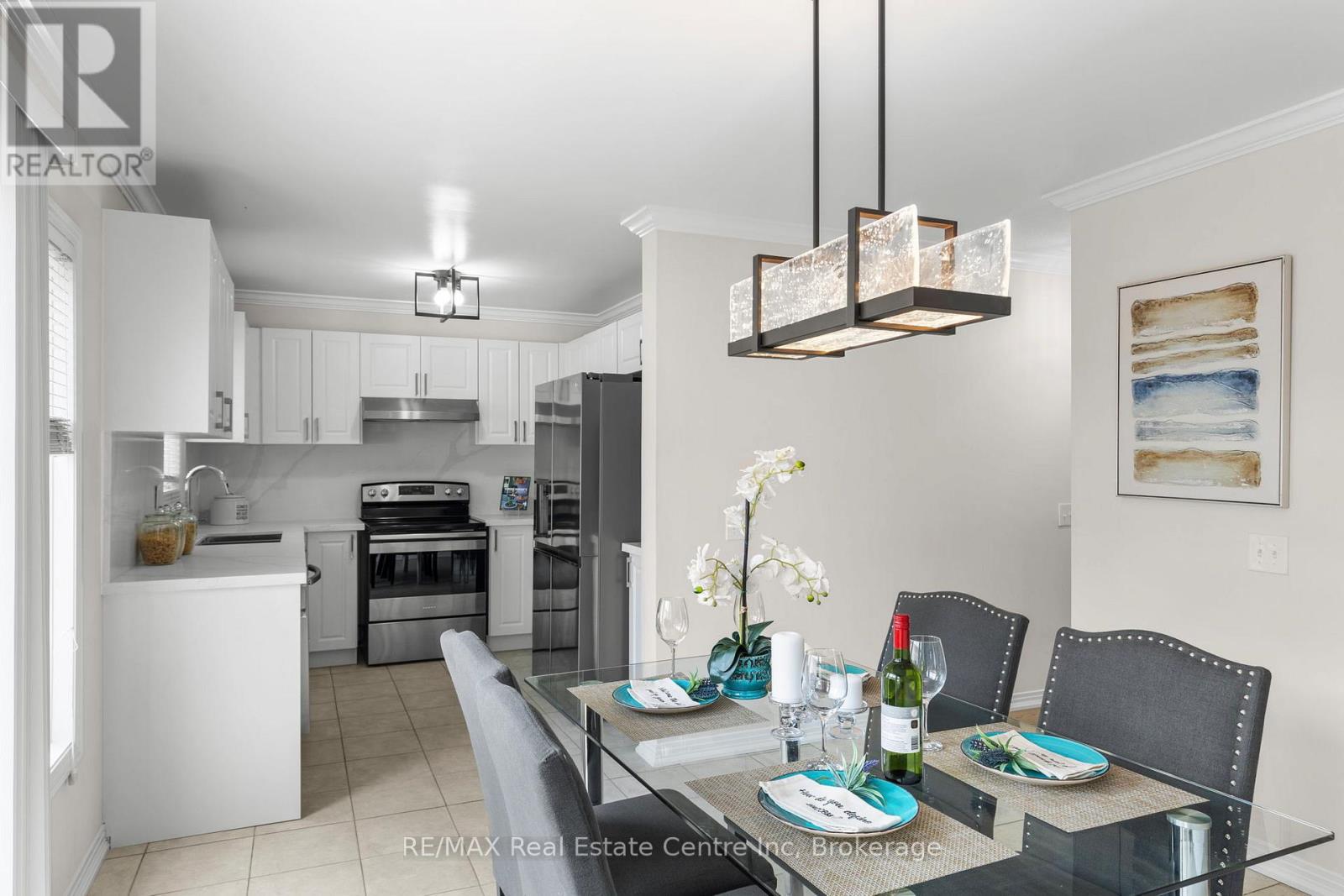 102 Gail Parks Crescent, Newmarket, Ontario  L3X 3C1 - Photo 9 - N12134028